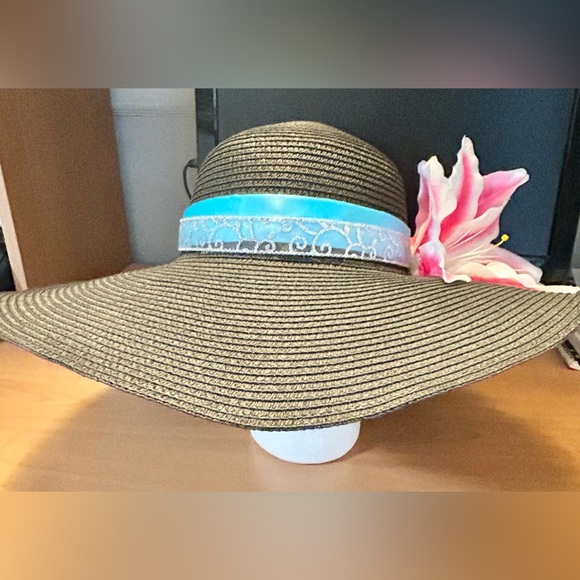 Hat woman’s great for church/parties/derby - Picture 2 of 6